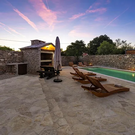 Holiday home Hedonica House