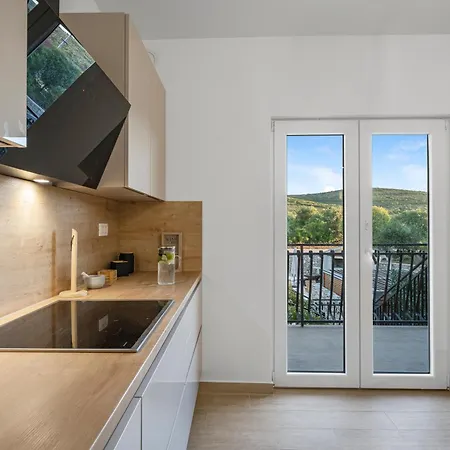 Holiday home Hedonica House