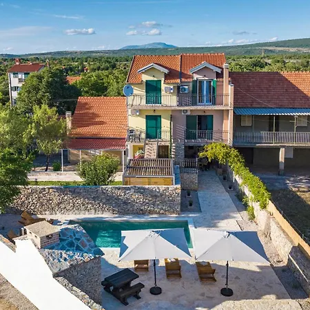 Holiday home Hedonica House