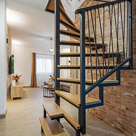 Hedonica House *