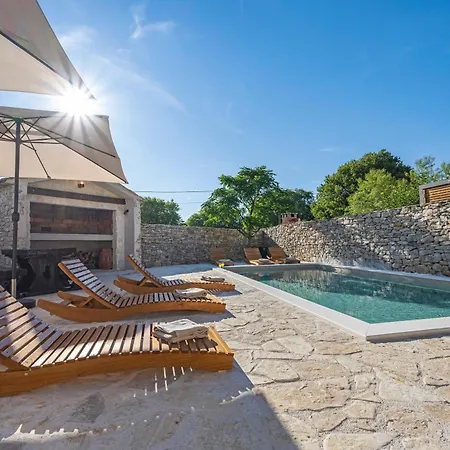 Holiday home Hedonica House *