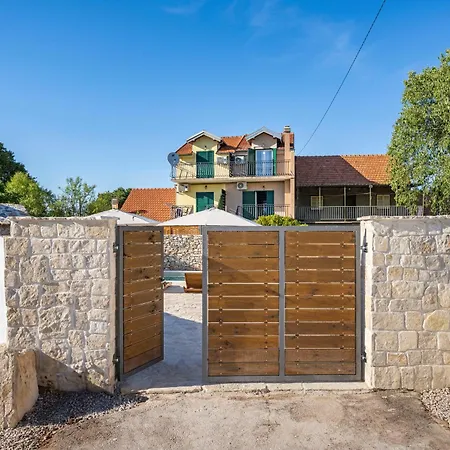 Holiday home Hedonica House